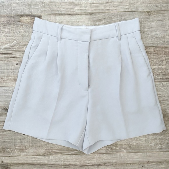 SOLD - aritzia Wilfred Effortless 5” Frozen Grey High Waisted Dress Shorts 8 M - Picture 3 of 9